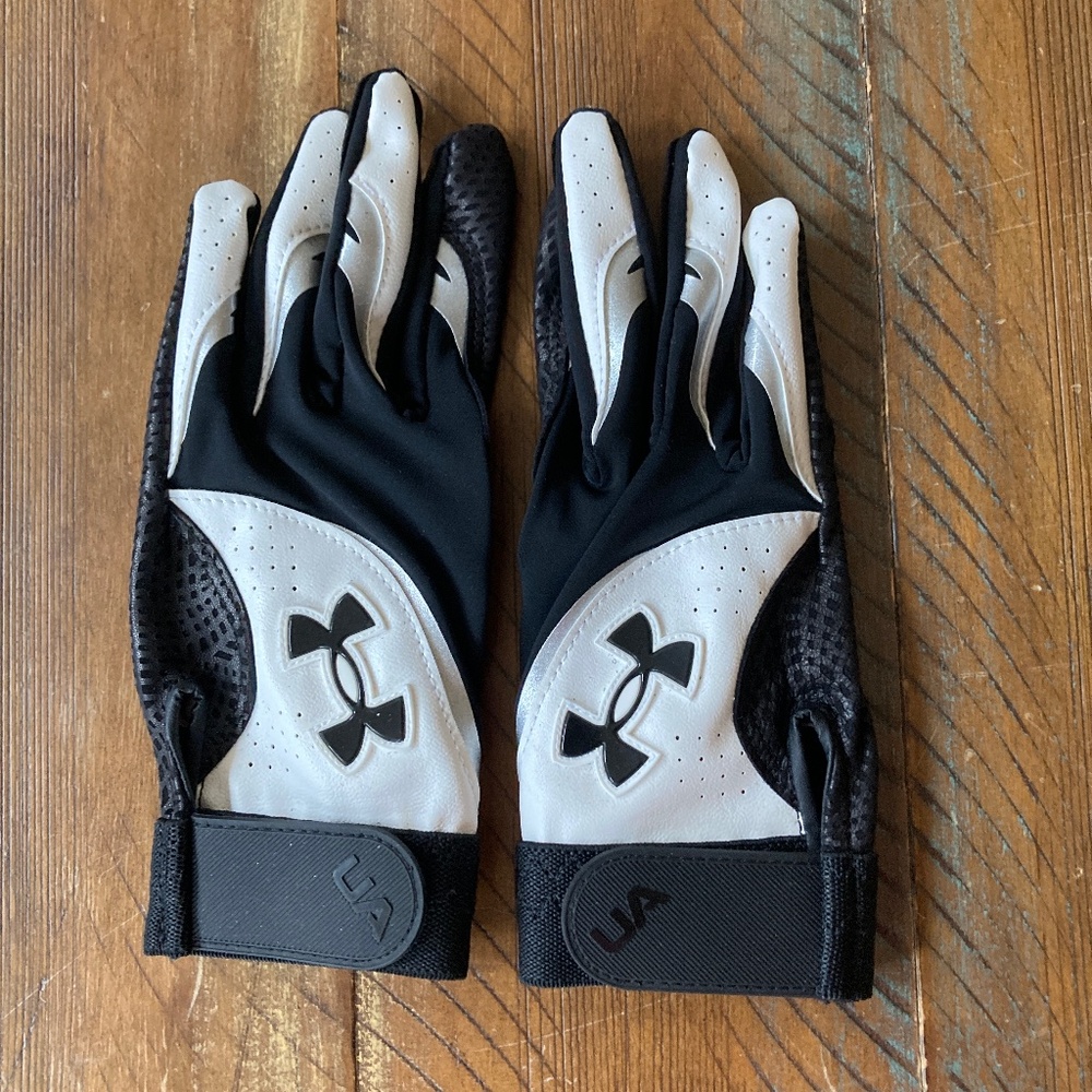 Women’s Under Armour Batting Gloves NWOT New without Tags Large